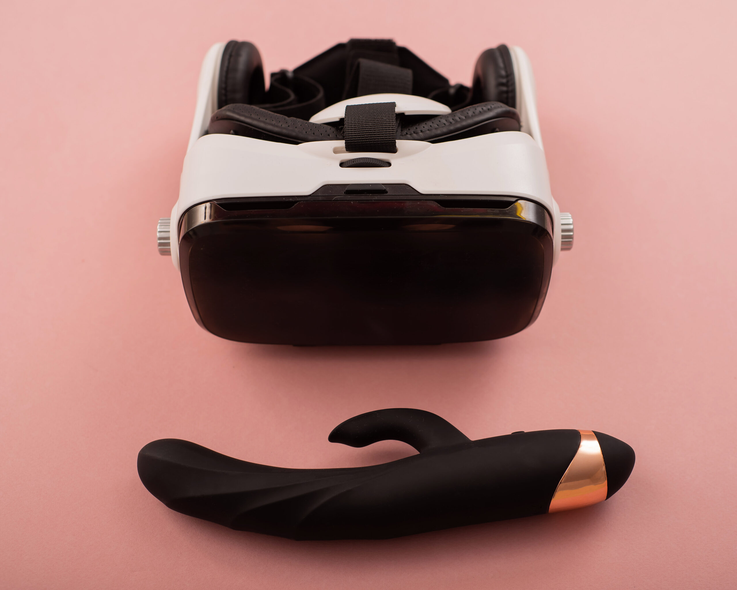 Távkapcsolati szexjátékok, app-vezérelt vibrátorok és interaktív maszturbátorok a párok távoli intim élményeihez.