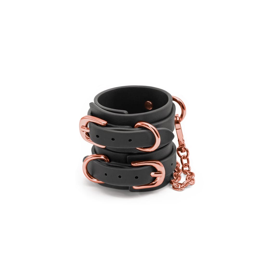 Wrist Cuffs 70 cm - műbőr csuklóbilincs aranyszínű részletekkel (fekete)