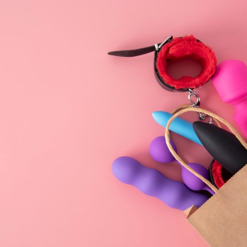 Realisztikus és dizájn vibrátorok összehasonlítása – melyik típus illik hozzád?
